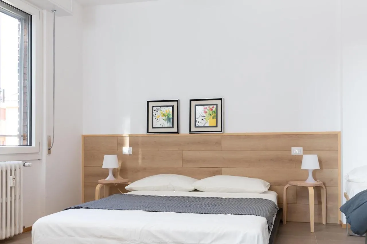 New Exclusive Melegnano Apartments- Near Train Station Italia