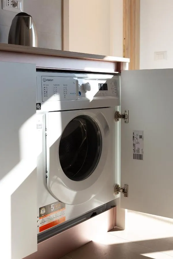 New Exclusive Melegnano Apartments- Near Train Station Apartamento