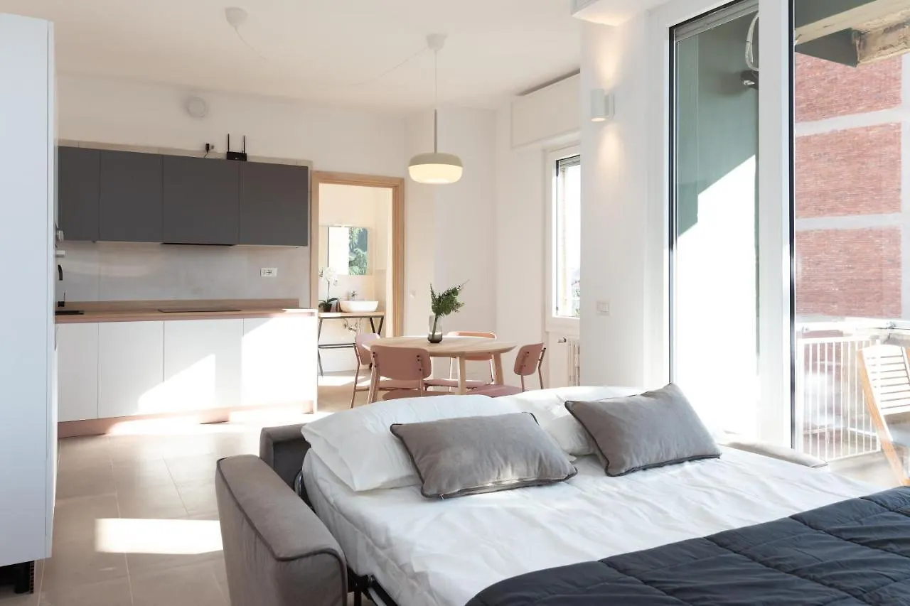 New Exclusive Melegnano Apartments- Near Train Station 0*,  Italia