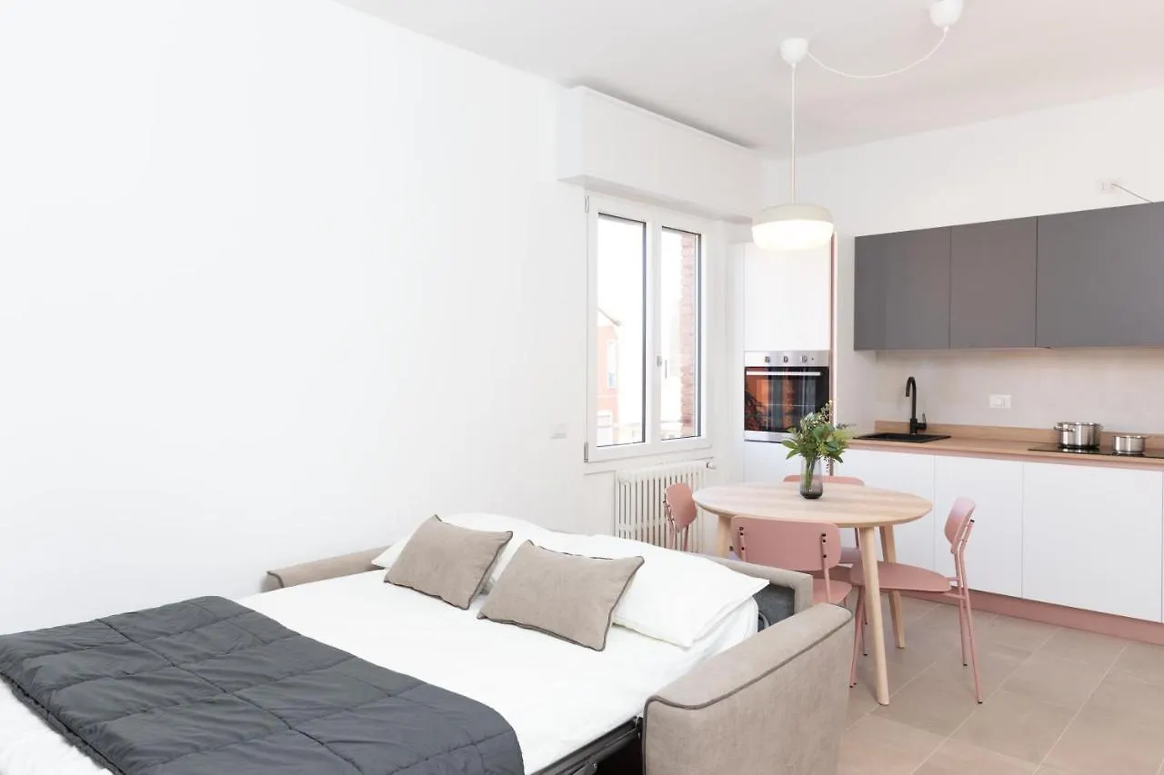 New Exclusive Melegnano Apartments- Near Train Station Appartamento