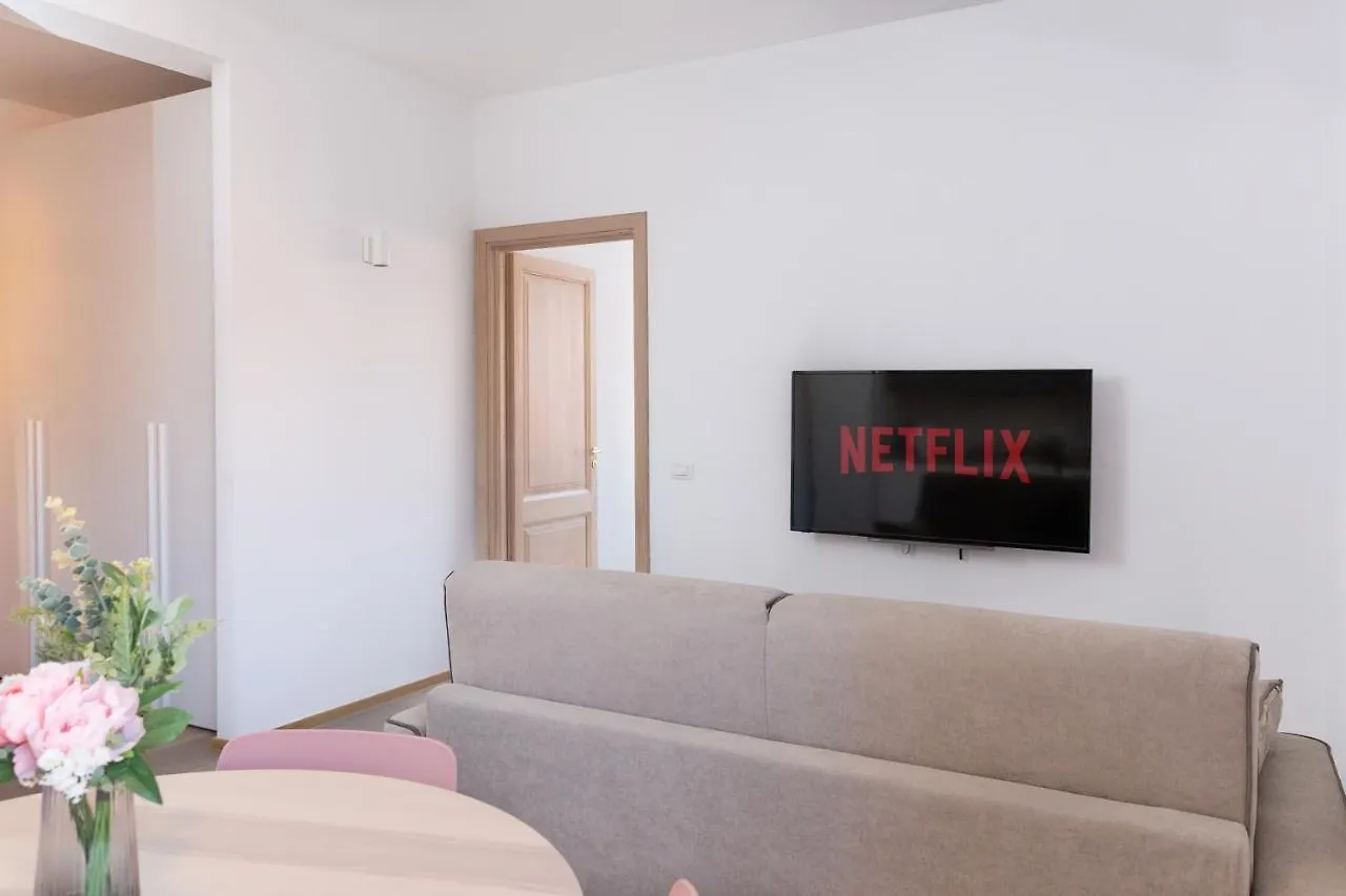New Exclusive Melegnano Apartments- Near Train Station Appartamento